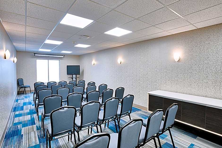 Holiday Inn Express Hotel & Suites Dieppe Airport By IHG