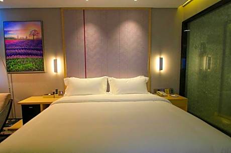 Queen Room with View