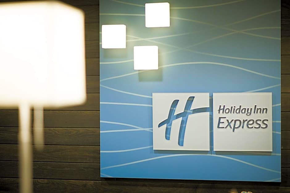 Holiday Inn Express and Suites Madison Central By IHG
