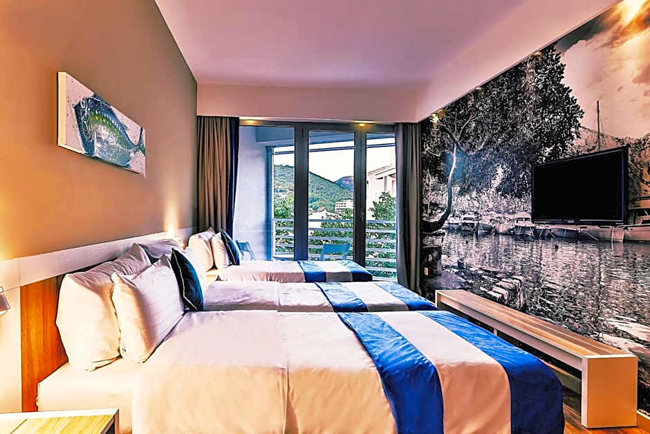 Carine Hotel Delfin