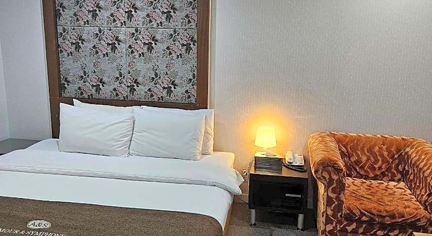 Amour Symphony Hotel