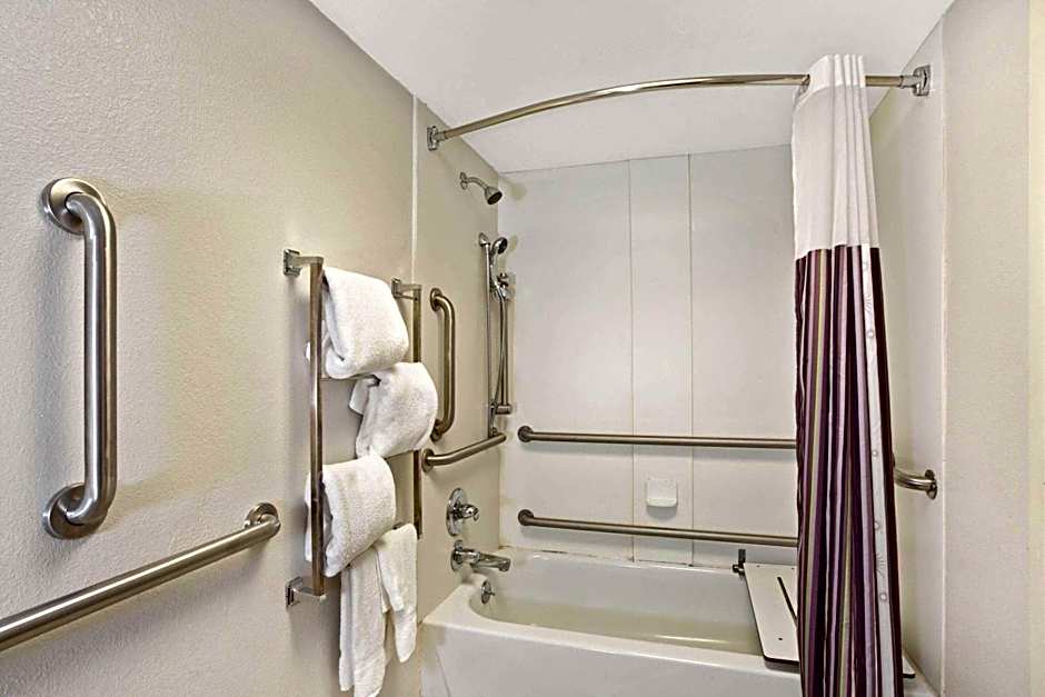 La Quinta Inn & Suites by Wyndham New Haven