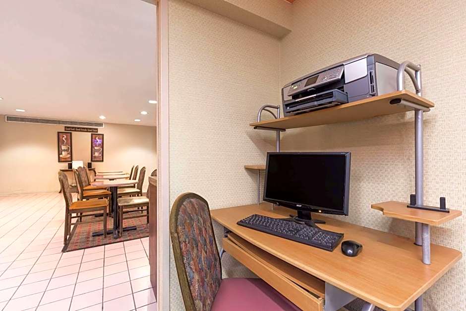 Days Inn by Wyndham Des Moines-West Clive