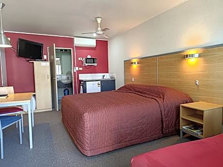 Studio with Spa Bath