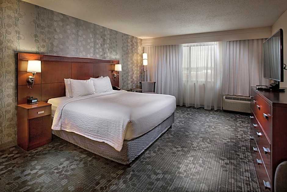 Courtyard by Marriott Fayetteville