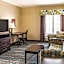 La Quinta Inn & Suites by Wyndham Dallas Grand Prairie South
