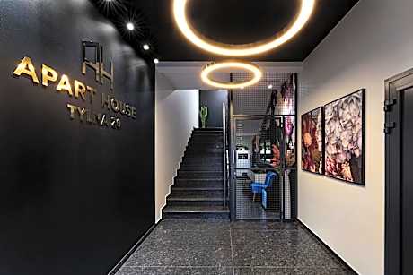 Apart House, Tylna 20