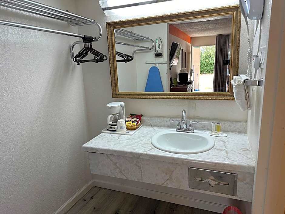 Howard Johnson by Wyndham Gallup