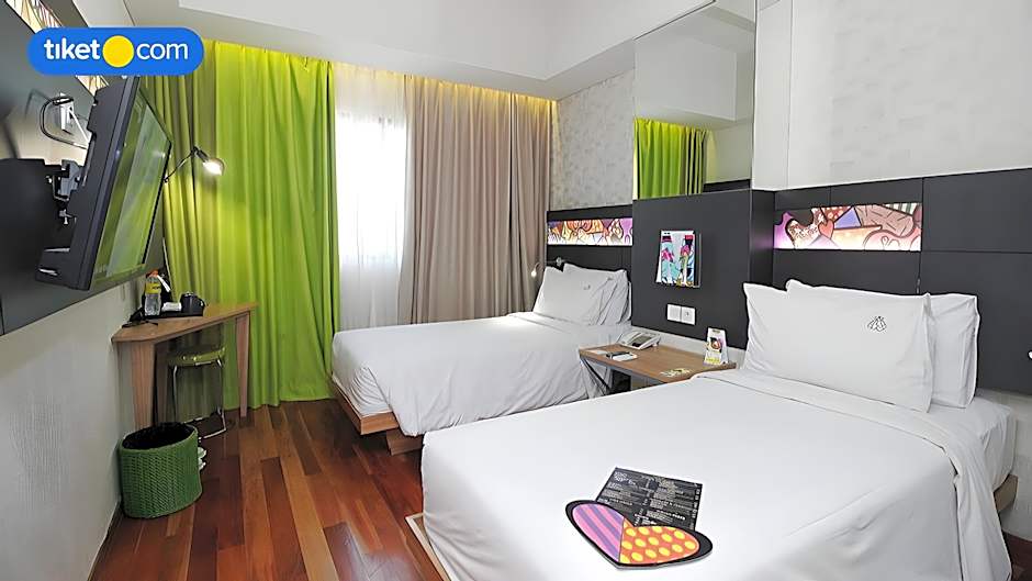 MaxOneHotels.com@Dharmahusada - Surabaya
