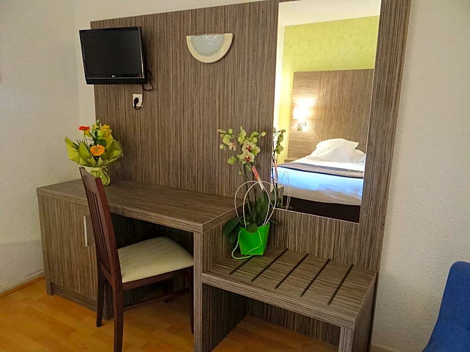 Photo 1 of 3 of Double Room