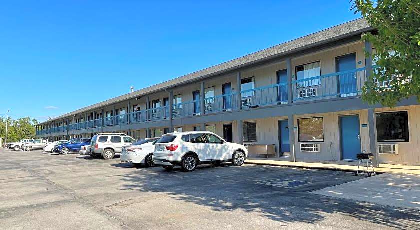 Econo Lodge Inn & Suites