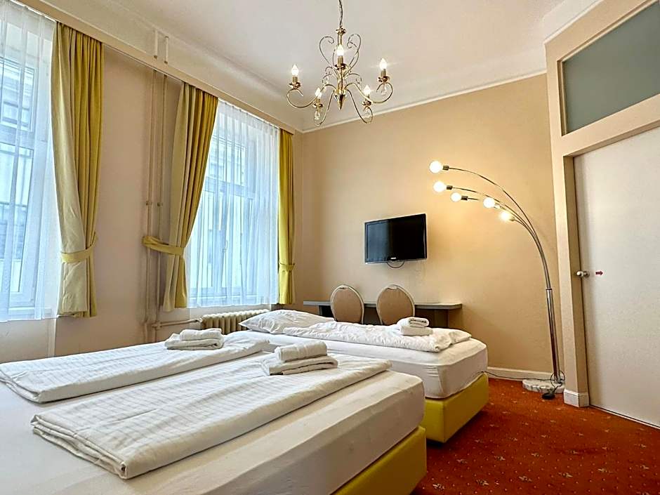 Very Central, 5 min to city center, Self Check In