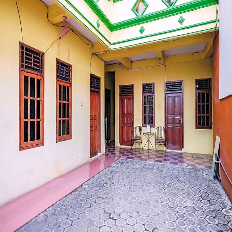 RedDoorz Syariah near Stadion Maulana Yusuf