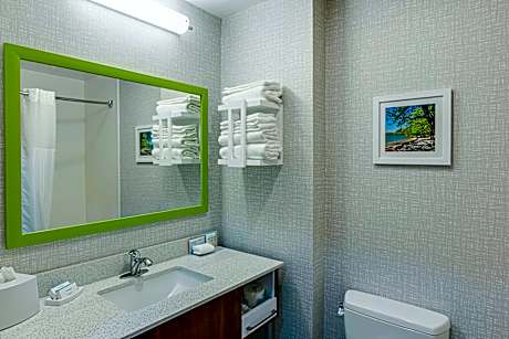 2 Queen Room Fridge And Microwave