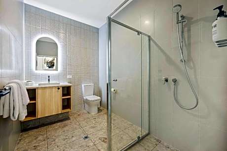 1 King Bed Efficiency Suite Nonsmoking