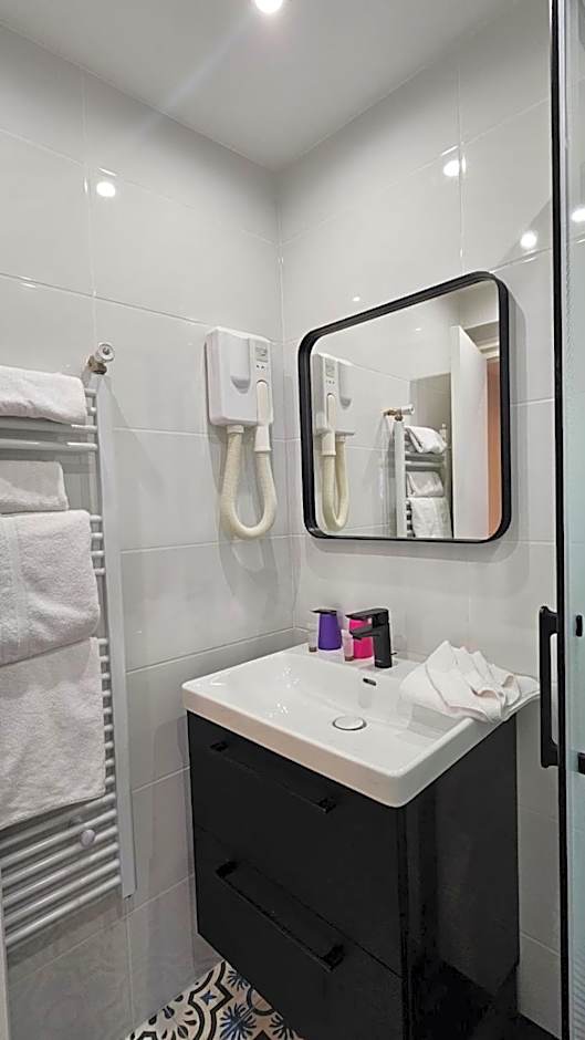 Panam Hotel GAMBETTA- Place Gambetta-Mairie du 20 emme
