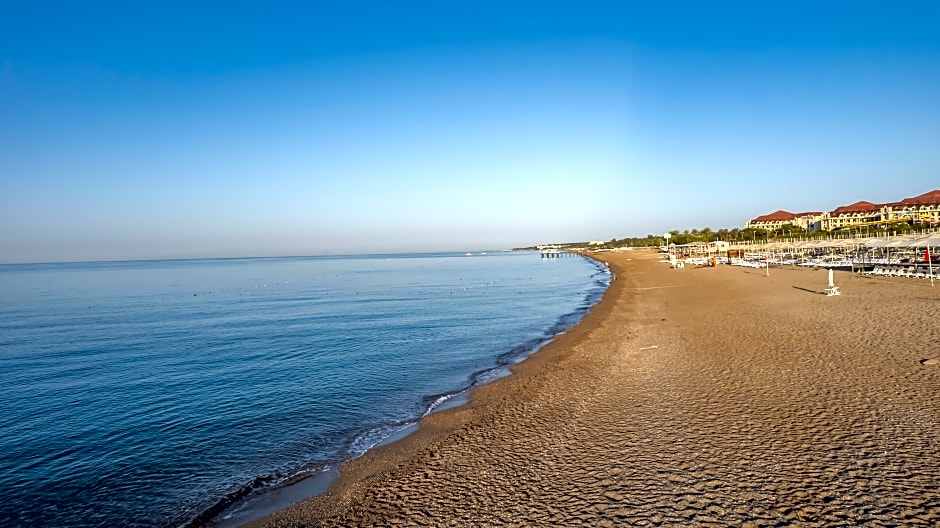 J'Adore Deluxe Hotel & Spa