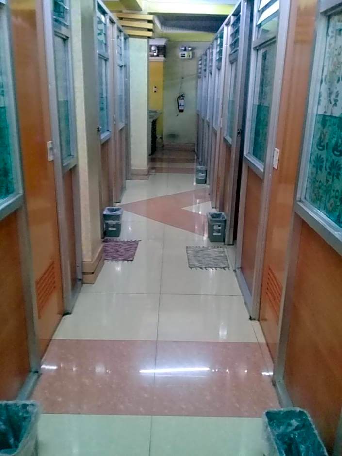 ASHBURN'S TRANSIENT BAGUIO - BASIC SLEEP and GO, LIMITED PAY PARKING, SELF SERVICE