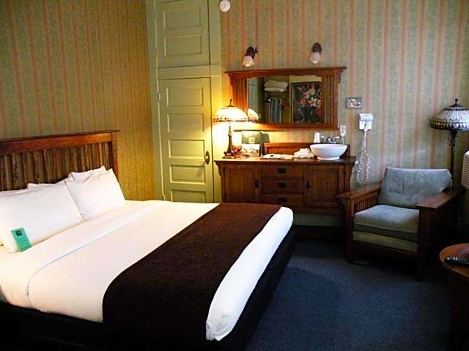 1905 Basin Park Hotel