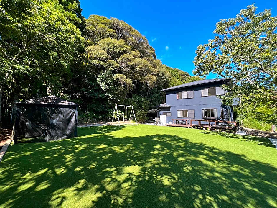 森の香りに包まれたプライベート空間でマイデバイスイマーシブ体験を堪能できる贅沢--BlueFlow KATSUURA