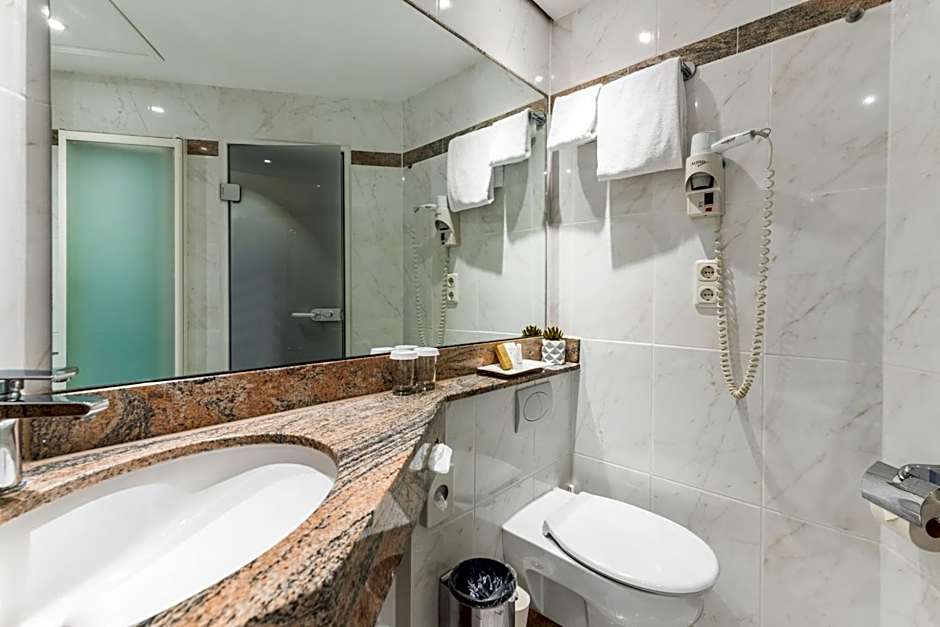 Kings Hotel First Class