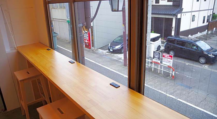 Travelers' house ROOTs