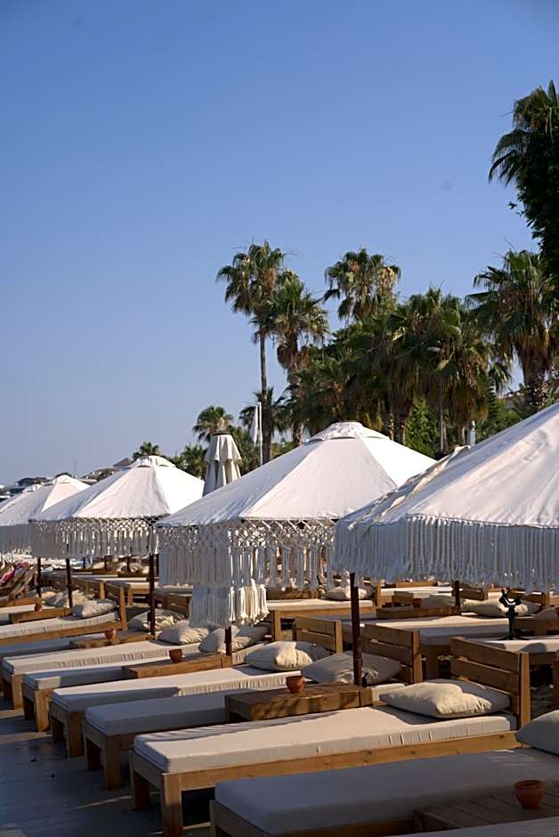 Kalia Beach Hotel Side