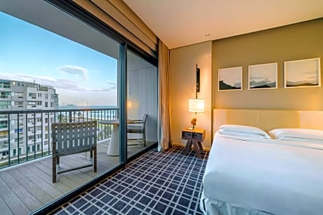 Double 1 King Bed with Ocean View