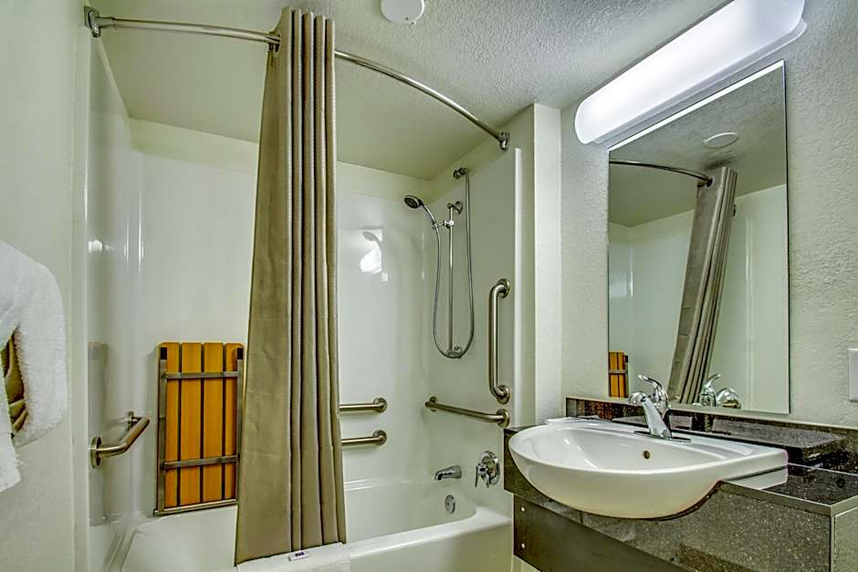 Motel 6 Buffalo Airport