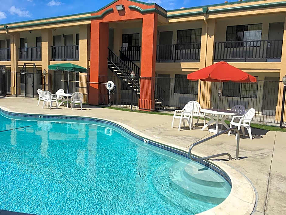 Super 8 by Wyndham Salinas