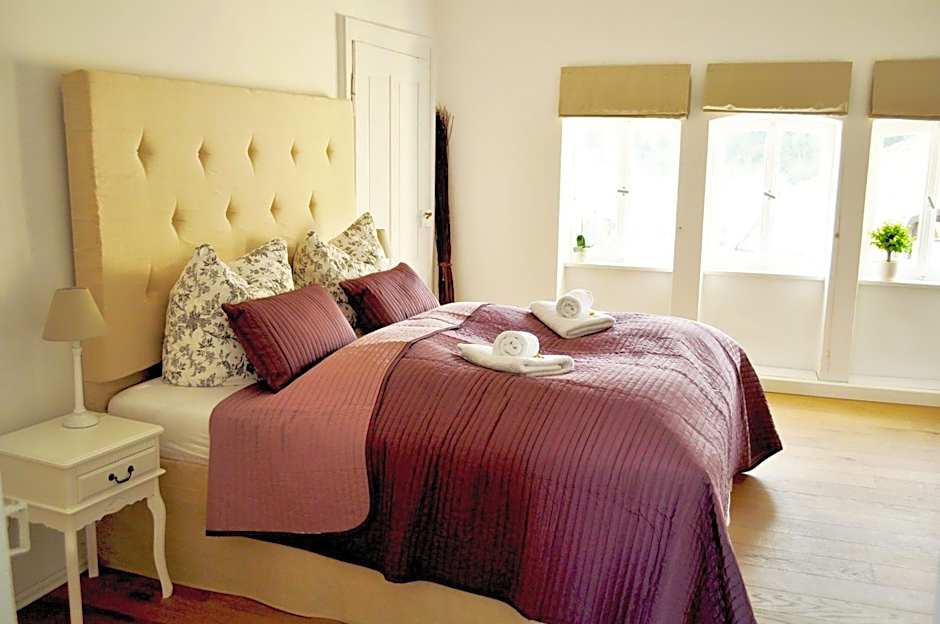 Art Hotel & Hostel