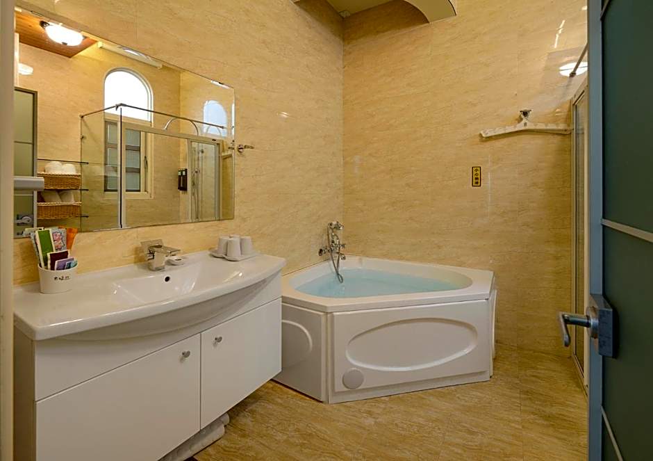 Dancing Butterfly Inn Family sliding BnB