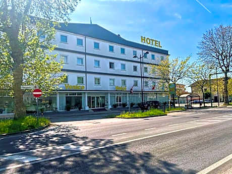 Venice Hotel