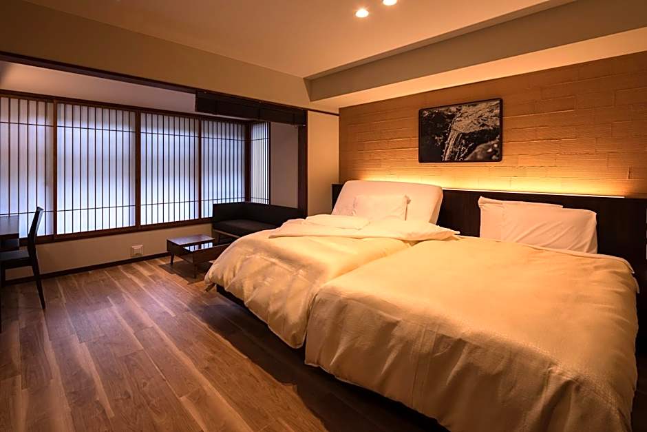 Photo 1 of 4 of 2 Beds, Mountainside