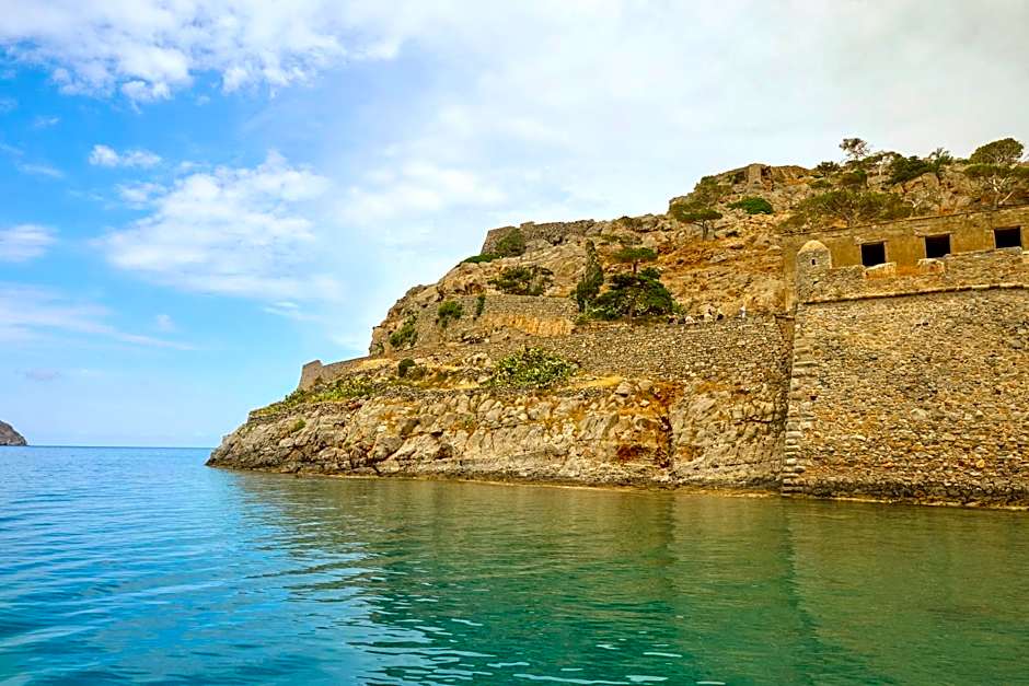 Zeus Eleva Mirabello Bay