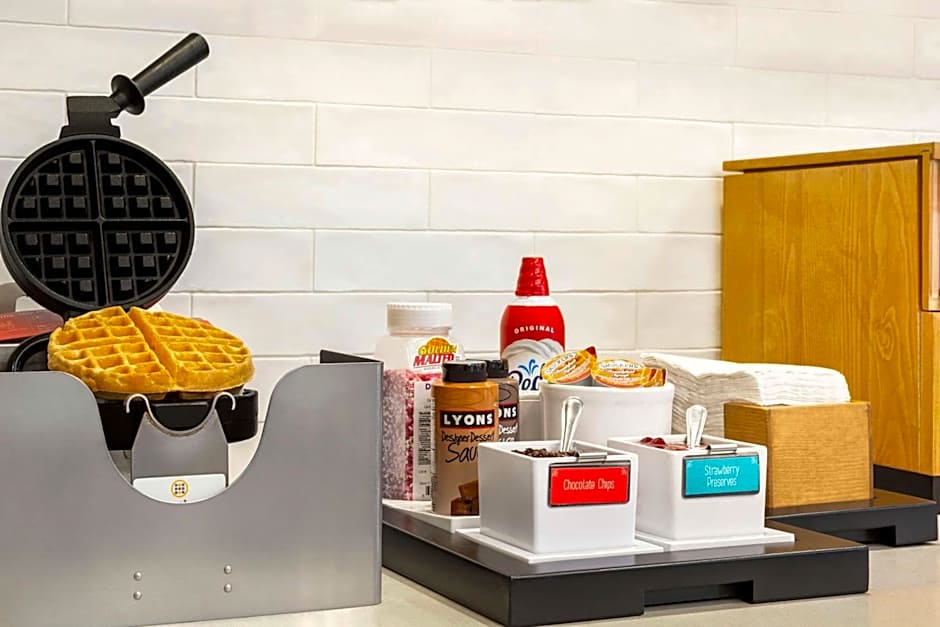 Hampton Inn By Hilton And Suites York South