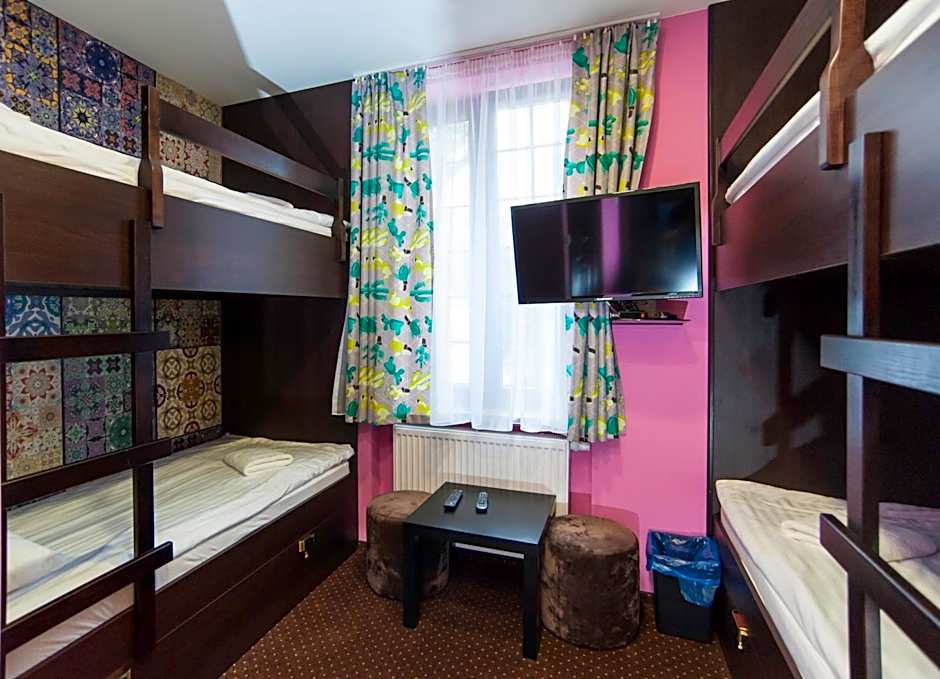 World Hostel - Old Town