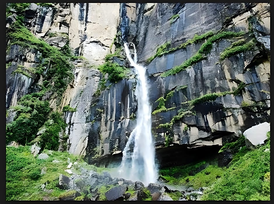 Sarthak Regency (Centrally Heated & Air cooled)