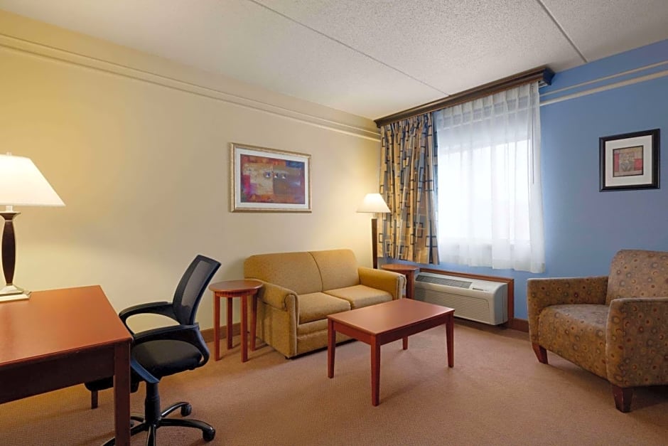 Ramada by Wyndham Fargo