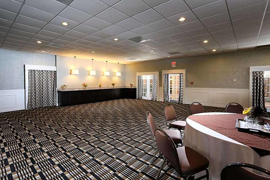 DoubleTree By Hilton Suites Tucson Airport