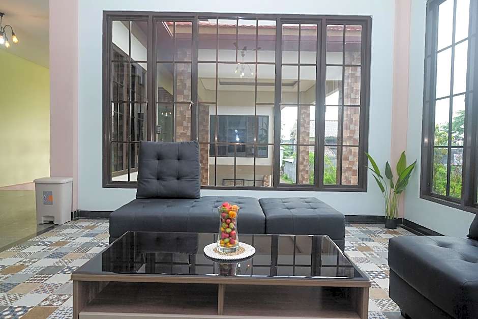 Urbanview Grand Lotus Hotel by RedDoorz