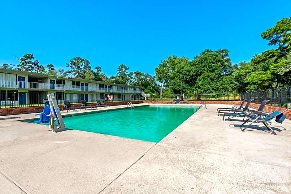 Studio 6 Hammond, LA I12 I55