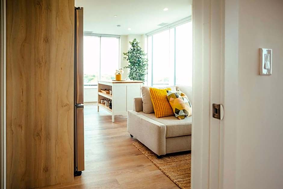 Luxury 1BR Penthouse Apt In Central Halifax