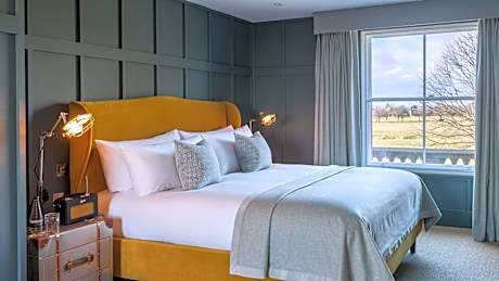 Suite with City and Park View