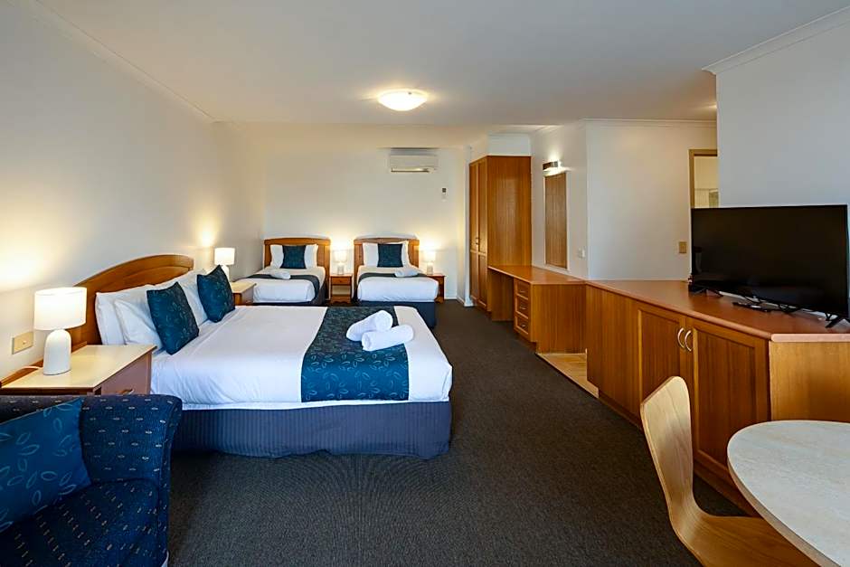 Waves Motel and Apartments formerly Comfort Inn International