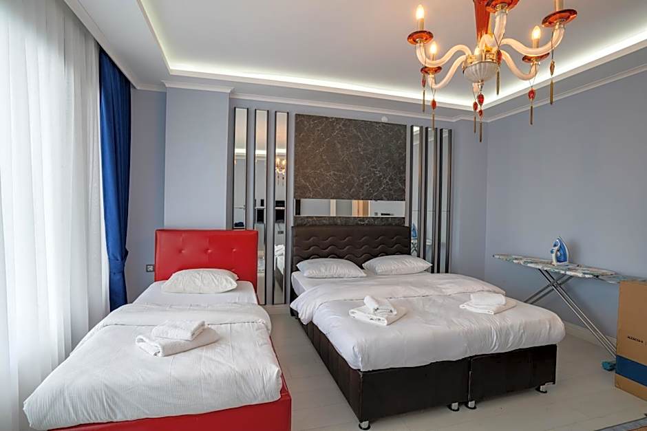 POISON GARDEN SUİTE