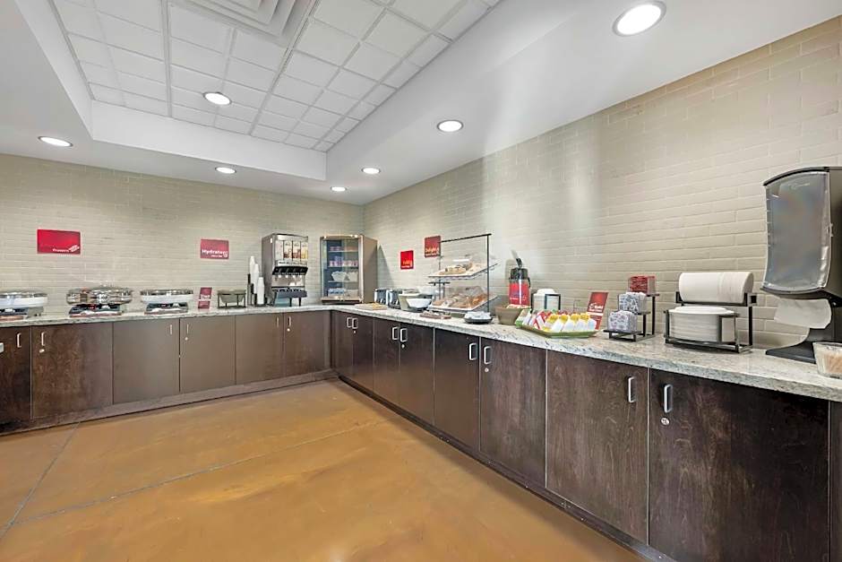 Best Western Plus Lakeview Hotel