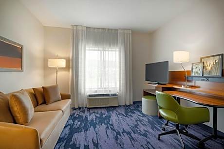 Studio King Room with Non-Private Sofa Bed and Transfer Shower - Mobility/Hearing Accessible