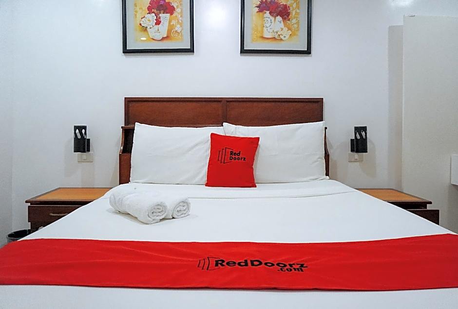 RedDoorz at La Casa Guesthouse former RedDoorz at Tamarind Street Angeles City