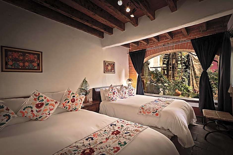 Meson De Leyendas Breakfast & Downtown